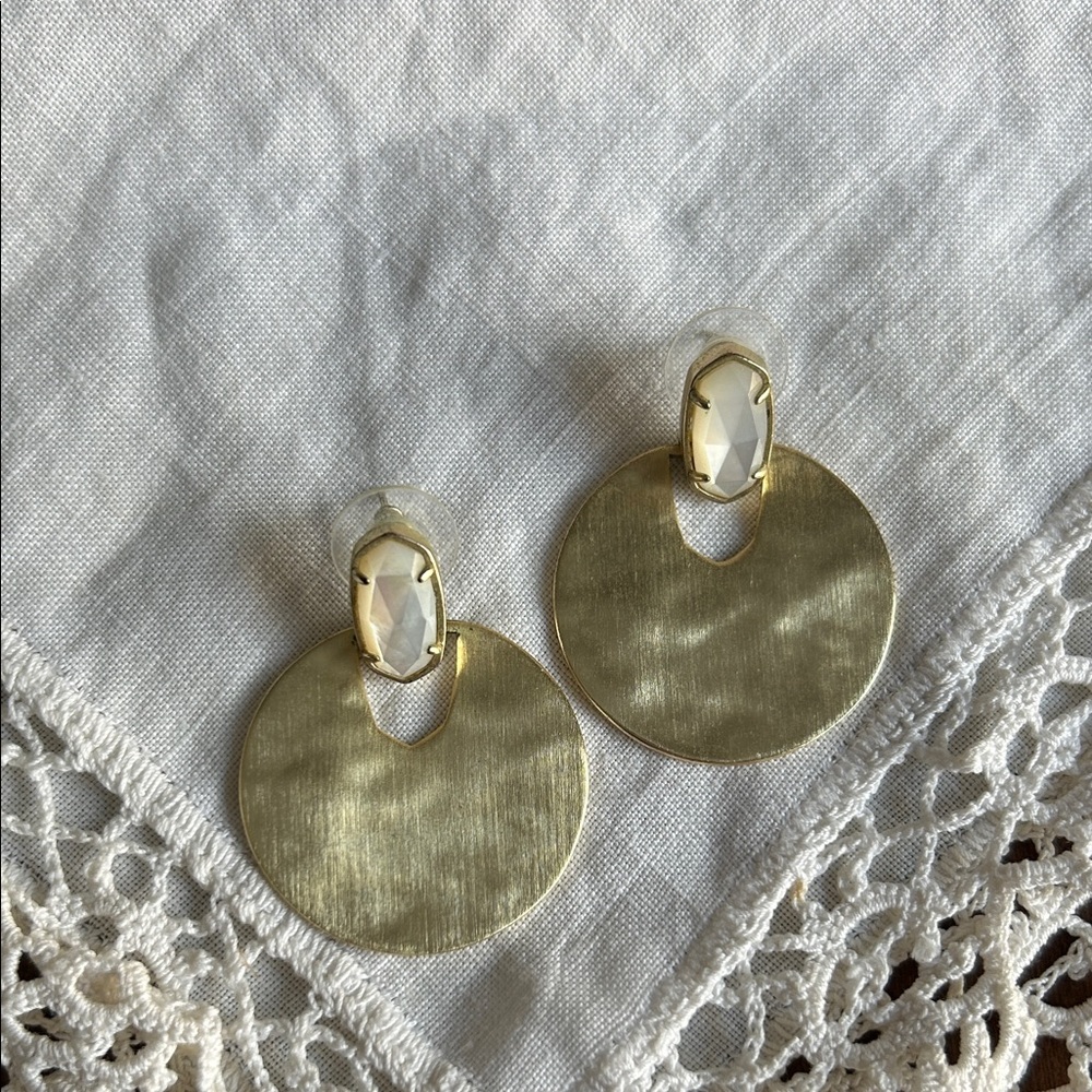 Kendra Scott Deena Earrings in Gold and Ivory Mother of Pearl